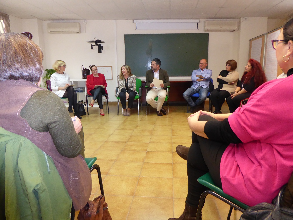 Irene Garcia en Rota_encuentro con entidades sociales