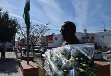 El Ayuntamiento reparte banderas de Andalucía con motivo del 28-F