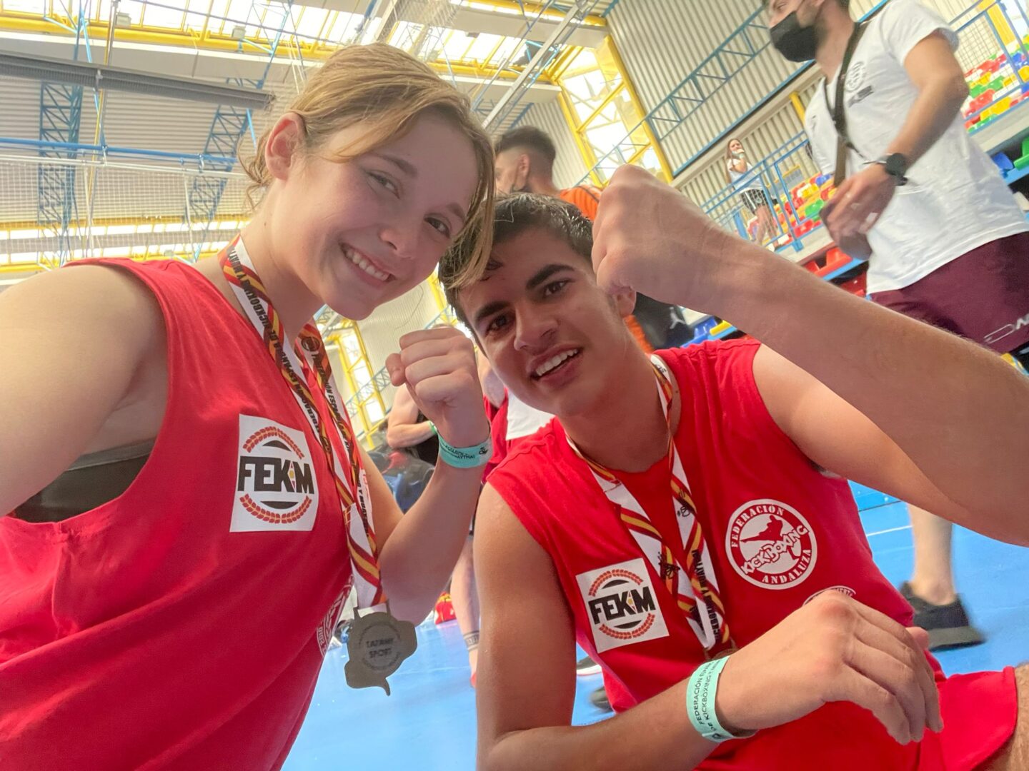 Luna Mairena. May Gallego, delegada de Deportes, felicita a la joven Luna Mairena. Kick Boxing 2021 Deportes