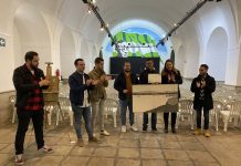 FOTOS | Eduardo Gómez Query, de Chipiona, gana el Certamen de Pintura Rápida al Aire Libre Villa de Los Barrios