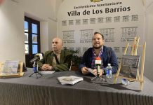 Fotos | José Pol presenta en la Casa de la Cultura su obra dedicada a los pueblos de Cádiz