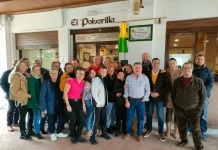 FOTOS | El Ayuntamiento reconoce a la cafetería El Polvorilla y a la trayectoria profesional de su propietario