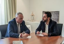 El PSOE celebra el acuerdo en Acerinox y afea a la Junta que podía haber intervenido antes para que el conflicto no se prolongase tanto