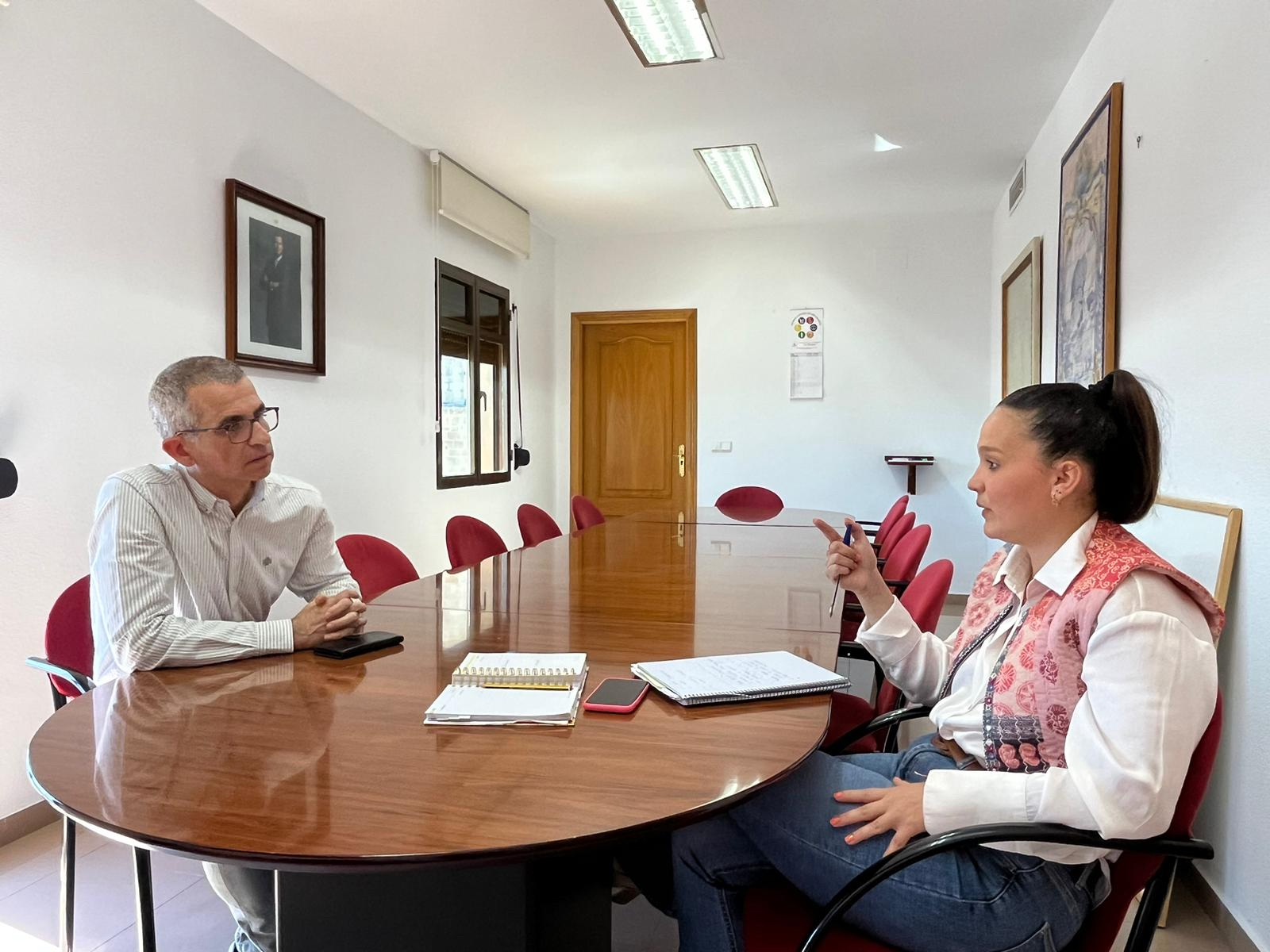 Reuinión sobre programa 'Renace'