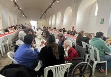 Los internos de la Residencia San Ramón celebran su merienda de Navidad en el Pósito