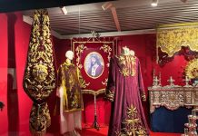 FOTOS | El Corte Inglés de Algeciras acoge una exposición de enseres de la cofradía del Medinaceli de Los Barrios