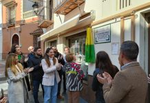 FOTOS | El Ayuntamiento reconoce al comercio ‘Calzados H&I’ por sus 60 años de excelente servicio al pueblo de Los Barrios