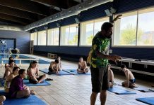 FOTOS | Aschwin Wildeboer imparte un clinic de tecnificación en la piscina cubierta de Los Barrios