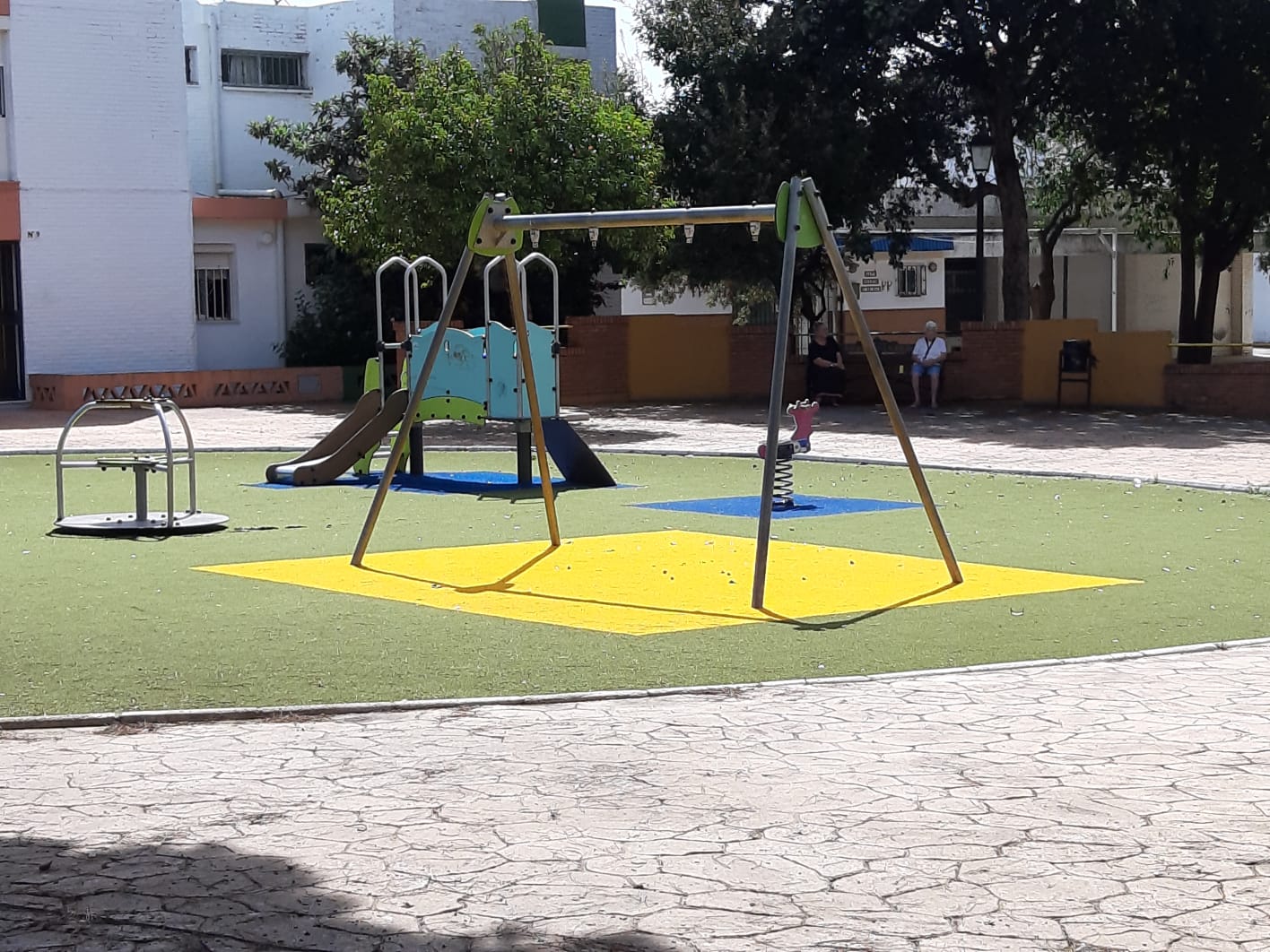 2024. Vox. Parque infantil