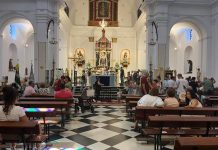 Las familias de Los Barrios presentaron a sus hijos nacidos durante el último año ante la Patrona
