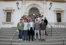 David Galván durante la tertulia con los residentes del Colegio Mayor Hernando Colón de Sevilla.