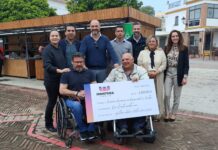 El Ayuntamiento de Los Barrios entrega un donativo de más de dos mil euros a la asociación La Montera