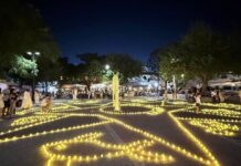 El éxito de la Noche de Las Velas ilumina el centro de Palmones con la actuación de Diego Valdivia