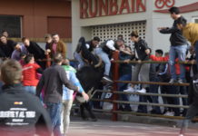 El Toro de la Víspera abre con mucha expectación los encierros del Toro Embolao 2019