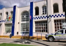 Detenida una persona por un presunto delito de atentando contra un policía, insultar a su madre y empujar a su novia