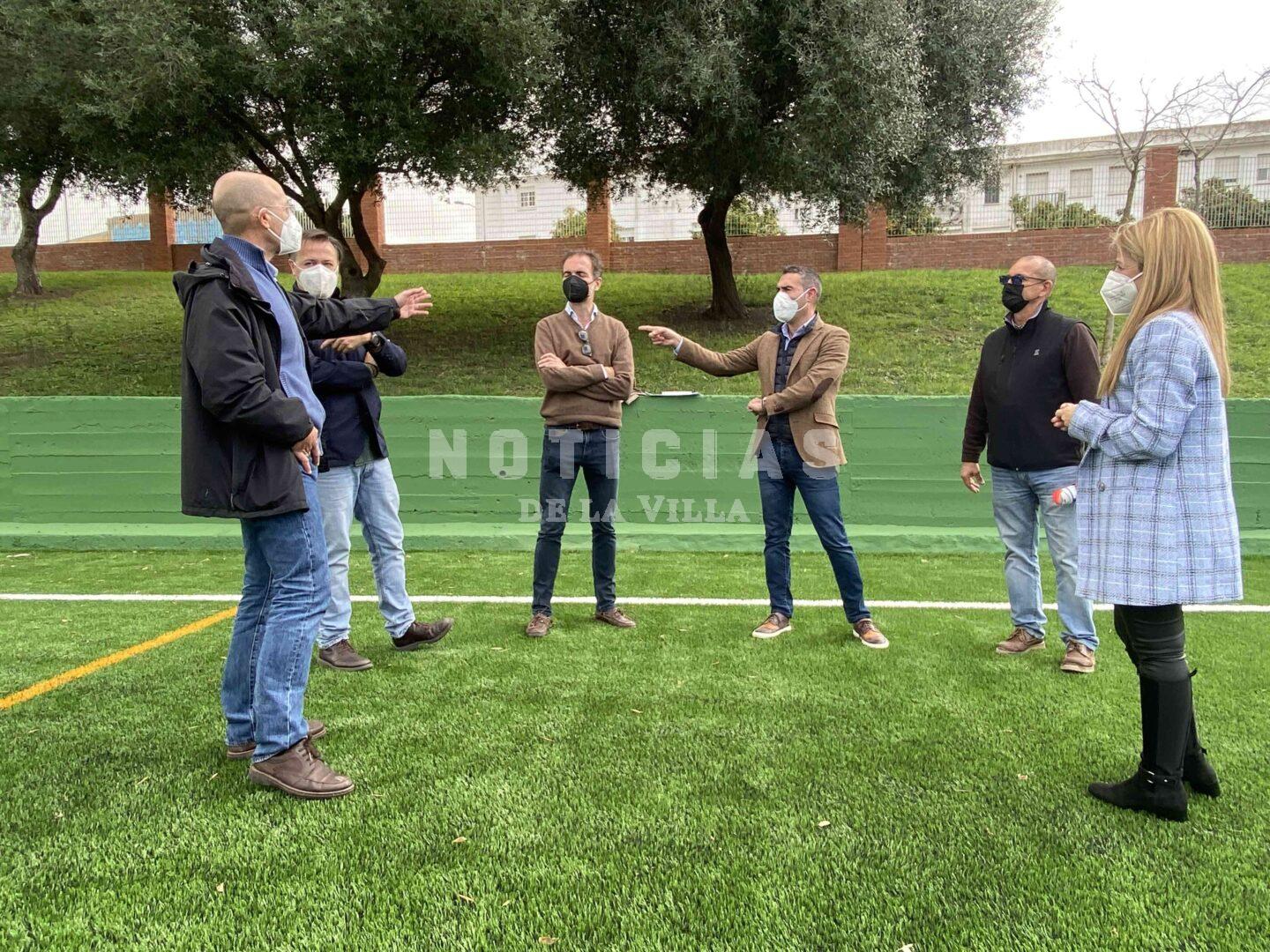 Gradas en el campo de fútbol anexo al San Rafael 2022
