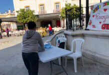 Alumnos del San Ramón montan una campaña de recogida de alimentos para Cáritas en el Paseo