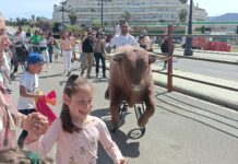 VÍDEO | Los más pequeños disfrutan del encierro infantil del toro embolao