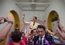 Galván corta 8 orejas y 2 rabos en su encerrona de San Fernando