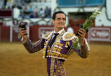 Tres orejas para David Galván en Santa Olalla del Cala