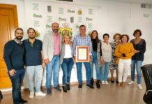 FOTOS | El Ayuntamiento homenajea al profesor del colegio ‘San Ramón Nonato’ Juan Manuel Camacho Rojas por su jubilación