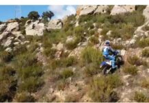Agaden denuncia un video de Turismo donde se ve a un motorista incumpliendo el PORN y PRUG en Los Alcornocales