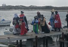 VÍDEOS | Arrastre de latas y desembarco de los Reyes en Palmones