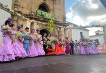 Los Barrios comienza su feria con un espectacular y emotivo acto de coronación