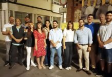 VÍDEO | El candidato de Movimiento Barreño, Emilio González, realiza la primera pegada de carteles