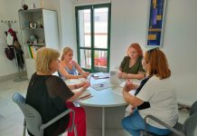 Gallego conoce la labor de la asociación de Amigos del Pueblo Saharaui ‘Solidaridad’