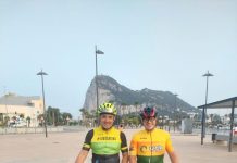 Álvarez da ánimos y desea buena suerte a Manuel García y Juanfran Mesa para su participación en el brevet París-Brest-París