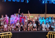 La Plaza San Juan Baustia de Los Cortijillos se llenó para vivir una divertida y movida “Fiesta Tik tok”.