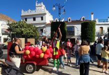 Los pequeños han vuelto a inundar las calles barreñas entre cánticos, música y juegos