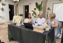 FOTOS | Juan A. Piñer presenta “Tesoros cercanos”, libro editado a beneficio de Valentina, en la Casa de la Cultura