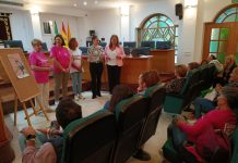Los Barrios conmemora el Día del Cáncer de Mama con la lectura de un manifiesto