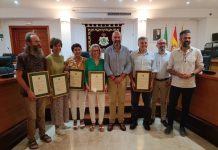 FOTOS | El Ayuntamiento homenajea a dos profesores de Secundaria y tres profesoras de Primaria por su reciente jubilación