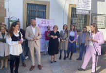 El Ayuntamiento conmemora en la Plaza de la Iglesia el Día para la Erradicación de la Violencia de Género