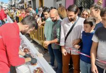 FOTOS | Los Barrios disfruta un año más de la tosta ibérica más grande del mundo