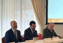 Alconchel inaugura en Los Barrios la jornada empresarial del sector del aguacate en Andalucía