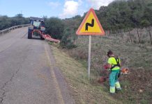 La Junta mejora los márgenes de una vía de servicio en un tramo de la A-381