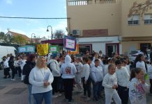 Fotos | Alumnos del Guadalupe han celebrado el Día de la Paz en la Plaza del Mar