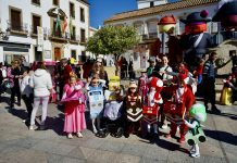 FOTOS | La villa de Los Barrios vive hoy el día grande de su carnaval