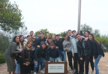 Alumnos de bachillerato del IES Carlos Cano visita la Casa de la Alegría, en Coria del Río
