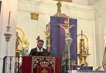 Iglesias pronuncia un profundo, sentido y emotivo pregón, homenajeando a quienes se fueron y apelando a las raíces del pueblo