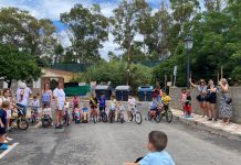 FOTOS | Niños y niñas disfrutan en Los Cortijillos de juegos populares y actividades lúdicas