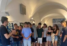 Alumnos de 3º y 4º de ESO del Sierra Luna visitan la muestra ‘Naturaleza en azul’