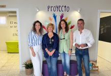 Paula Conesa visita a la Asociación Por una Sonrisa en Palmones