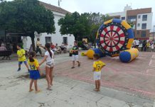FOTOS | La caravana cadista hace parada en el Paseo de la Constitución de Los Barrios