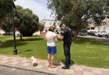 El GOAP de la Policía Local interpone sanciones por no recoger las heces de los perros