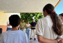 Candón visita el campamento infantil de la Coordinadora ‘Alternativa’ en el CEIP ‘Luis Lamadrid’